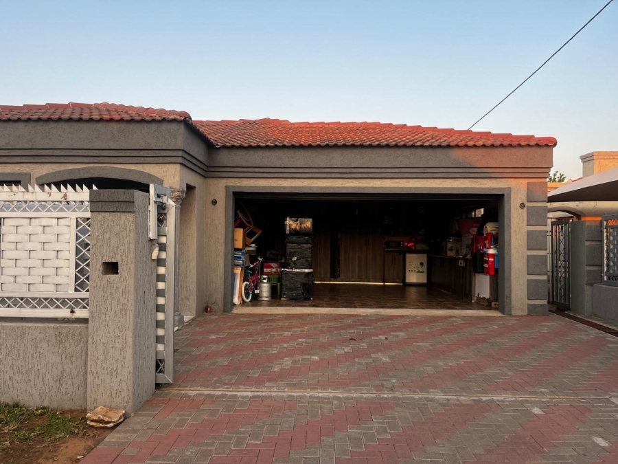 3 Bedroom Property for Sale in Mandela View Free State